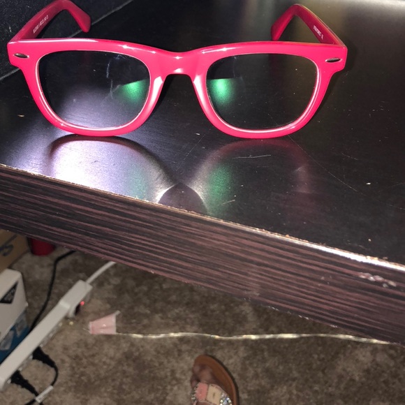 HOT Red plastic frames for that staple look! - Picture 2 of 6